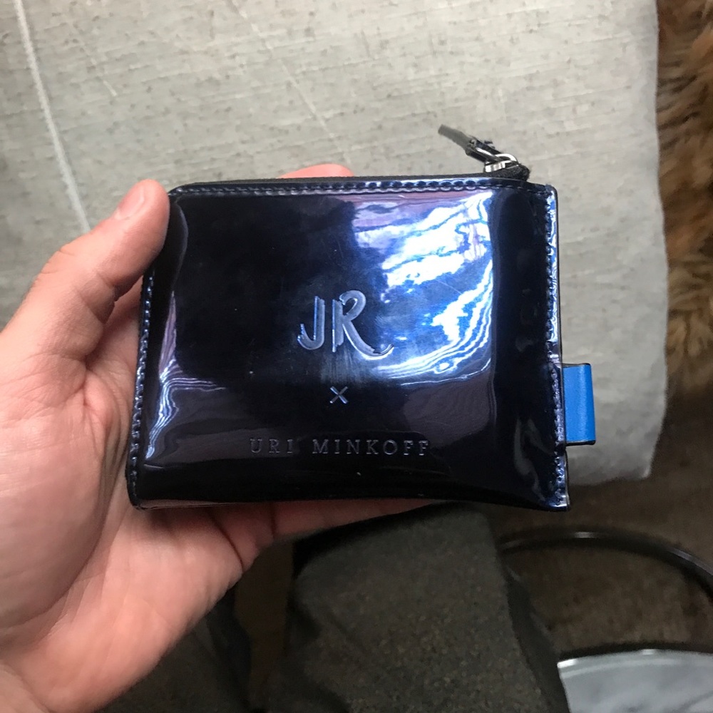 Uri Minkoff Mens zip wallet